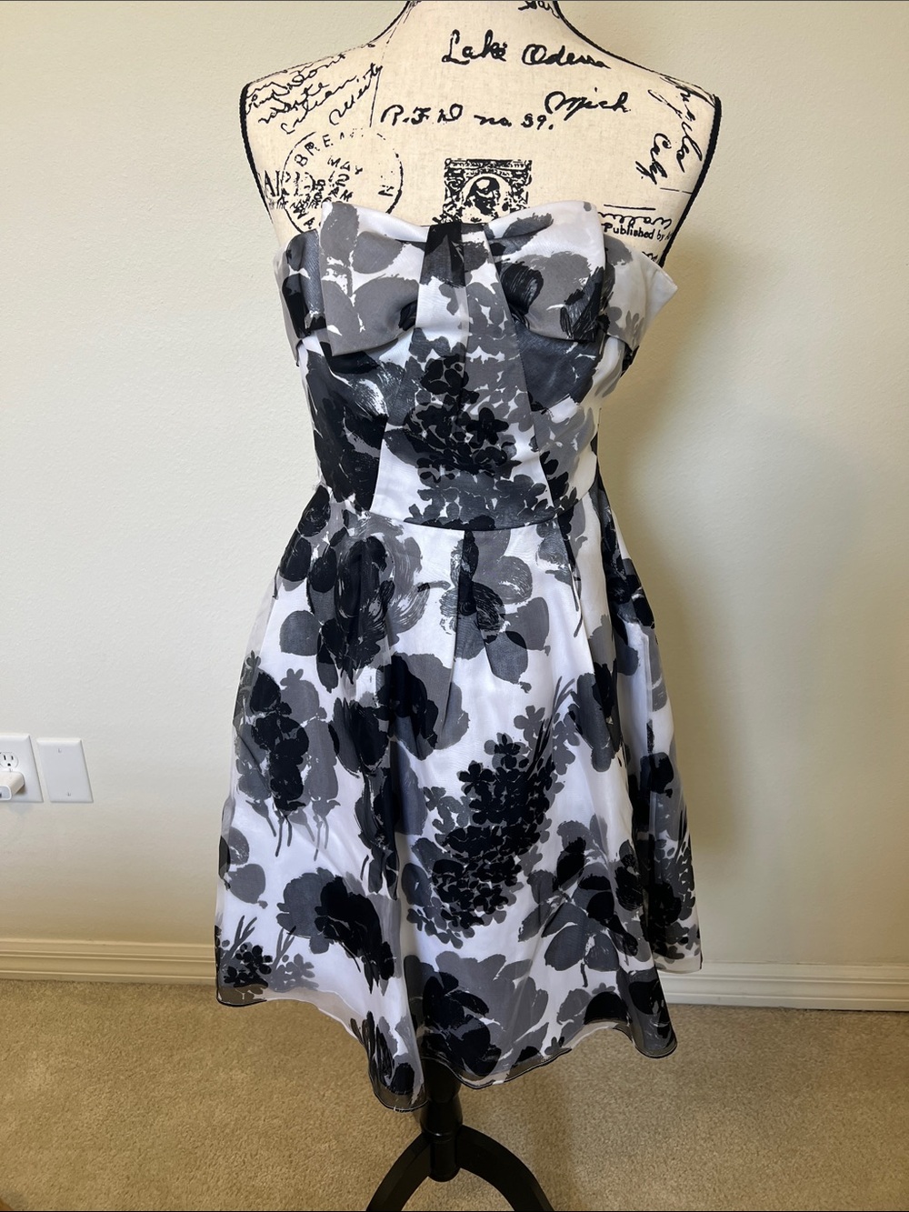 White House Black Market Black and Gray Strapless Floral Fit & Flare Dress